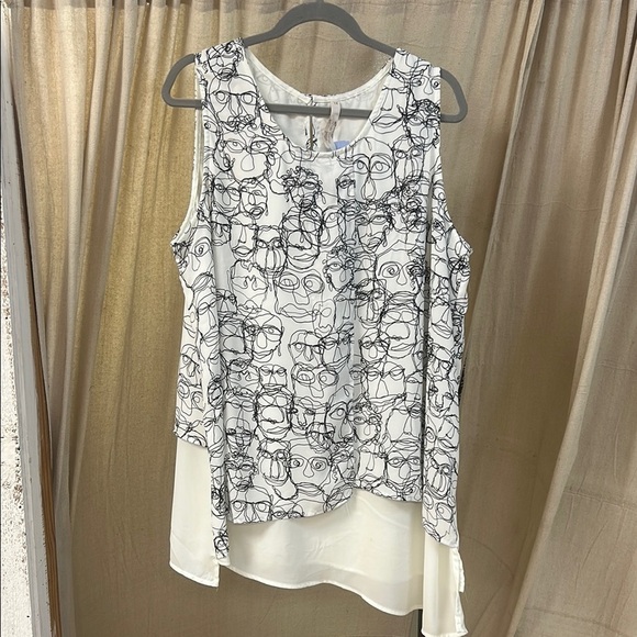 White and Black Tank Top - Melissa McCarthy - Picture 1 of 5